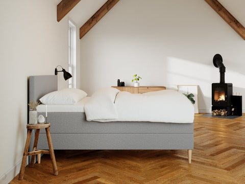 Astrid Fjäll 140x200 Lysegrå Nordic Dream tilbyr senger med skandinavisk design og materialer av høy kvalitet. Opplev perfekt komfort for en god natts søvn. Bestill din i dag!