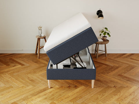Astrid Fjäll 90x200 Mørkeblå Nordic Dream tilbyr senger med skandinavisk design og materialer av høy kvalitet. Opplev perfekt komfort for en god natts søvn. Bestill din i dag!