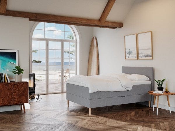 Astrid Fjord 120x200 Lysegrå Nordic Dream tilbyr senger med skandinavisk design og materialer av høy kvalitet. Opplev perfekt komfort for en god natts søvn. Bestill din i dag!