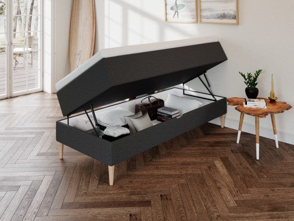 Astrid Fjord 90x210 Antrasitt Nordic Dream tilbyr senger med skandinavisk design og materialer av høy kvalitet. Opplev perfekt komfort for en god natts søvn. Bestill din i dag!