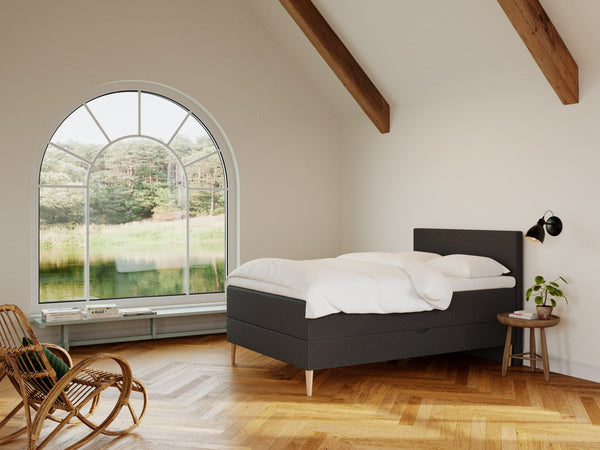 Astrid Nordlys 140x200 Antrasitt Nordic Dream tilbyr senger med skandinavisk design og materialer av høy kvalitet. Opplev perfekt komfort for en god natts søvn. Bestill din i dag!