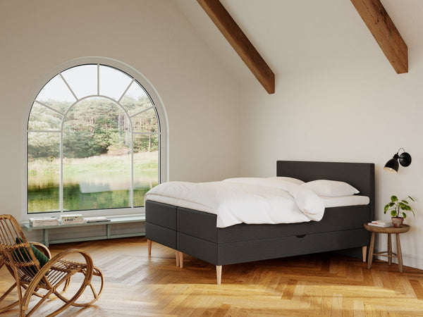 Astrid Nordlys 160x200 Antrasitt Nordic Dream tilbyr senger med skandinavisk design og materialer av høy kvalitet. Opplev perfekt komfort for en god natts søvn. Bestill din i dag!