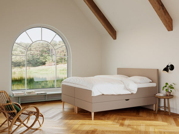 Astrid Nordlys 160x200 Brun Nordic Dream tilbyr senger med skandinavisk design og materialer av høy kvalitet. Opplev perfekt komfort for en god natts søvn. Bestill din i dag!