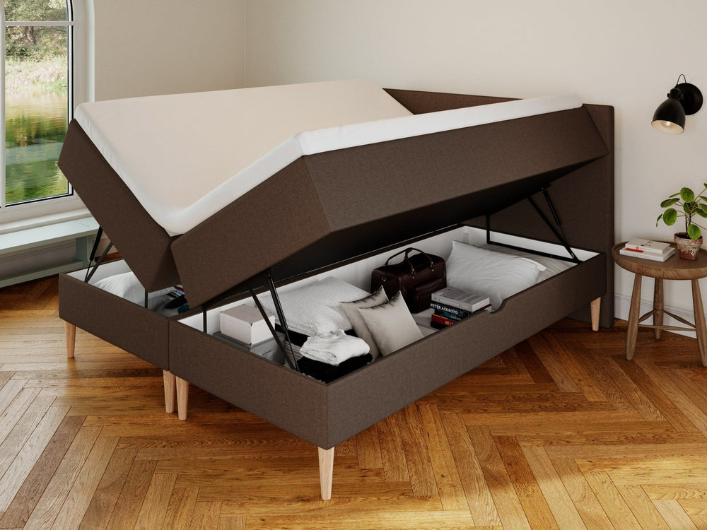 Astrid Nordlys 160x200 Mørk brun Nordic Dream tilbyr senger med skandinavisk design og materialer av høy kvalitet. Opplev perfekt komfort for en god natts søvn. Bestill din i dag!