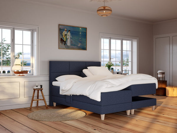 Aura Älv 160x200 Mørkeblå Nordic Dream tilbyr senger med skandinavisk design og materialer av høy kvalitet. Opplev perfekt komfort for en god natts søvn. Bestill din i dag!