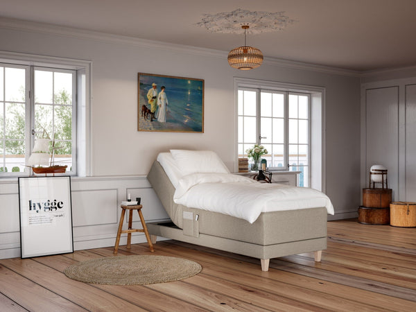Aura Älv 90x210 Sand Nordic Dream tilbyr senger med skandinavisk design og materialer av høy kvalitet. Opplev perfekt komfort for en god natts søvn. Bestill din i dag!