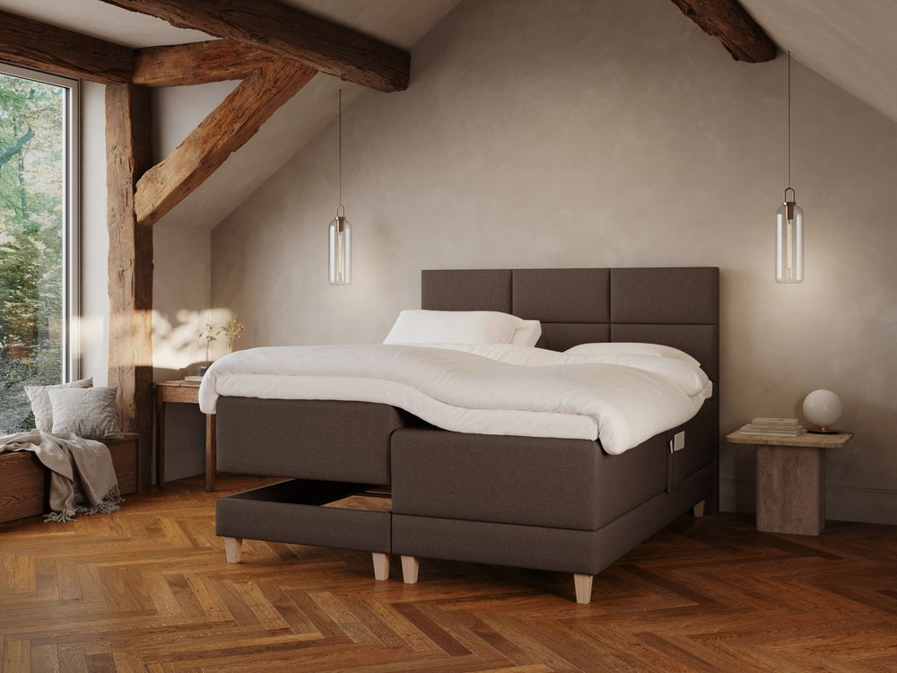 Aura Fjäll 180x200 Mørk brun Nordic Dream tilbyr senger med skandinavisk design og materialer av høy kvalitet. Opplev perfekt komfort for en god natts søvn. Bestill din i dag!