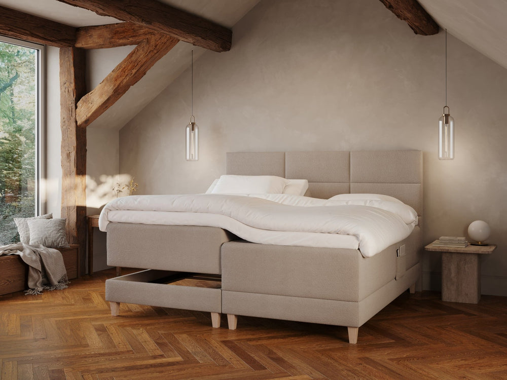 Aura Fjäll 210x210 Bouclé latte Nordic Dream tilbyr senger med skandinavisk design og materialer av høy kvalitet. Opplev perfekt komfort for en god natts søvn. Bestill din i dag!