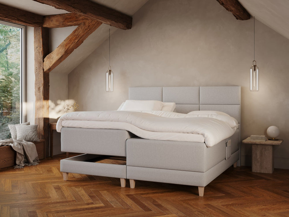 Aura Fjäll 210x210 Lysegrå Nordic Dream tilbyr senger med skandinavisk design og materialer av høy kvalitet. Opplev perfekt komfort for en god natts søvn. Bestill din i dag!