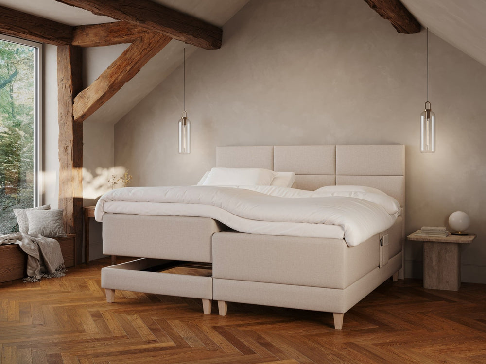 Aura Fjäll 210x210 Sand Nordic Dream tilbyr senger med skandinavisk design og materialer av høy kvalitet. Opplev perfekt komfort for en god natts søvn. Bestill din i dag!