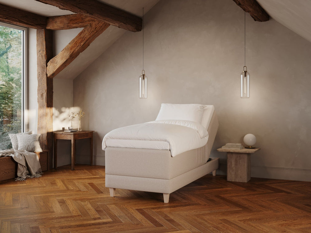 Aura Fjäll 90x200 Sand Nordic Dream tilbyr senger med skandinavisk design og materialer av høy kvalitet. Opplev perfekt komfort for en god natts søvn. Bestill din i dag!