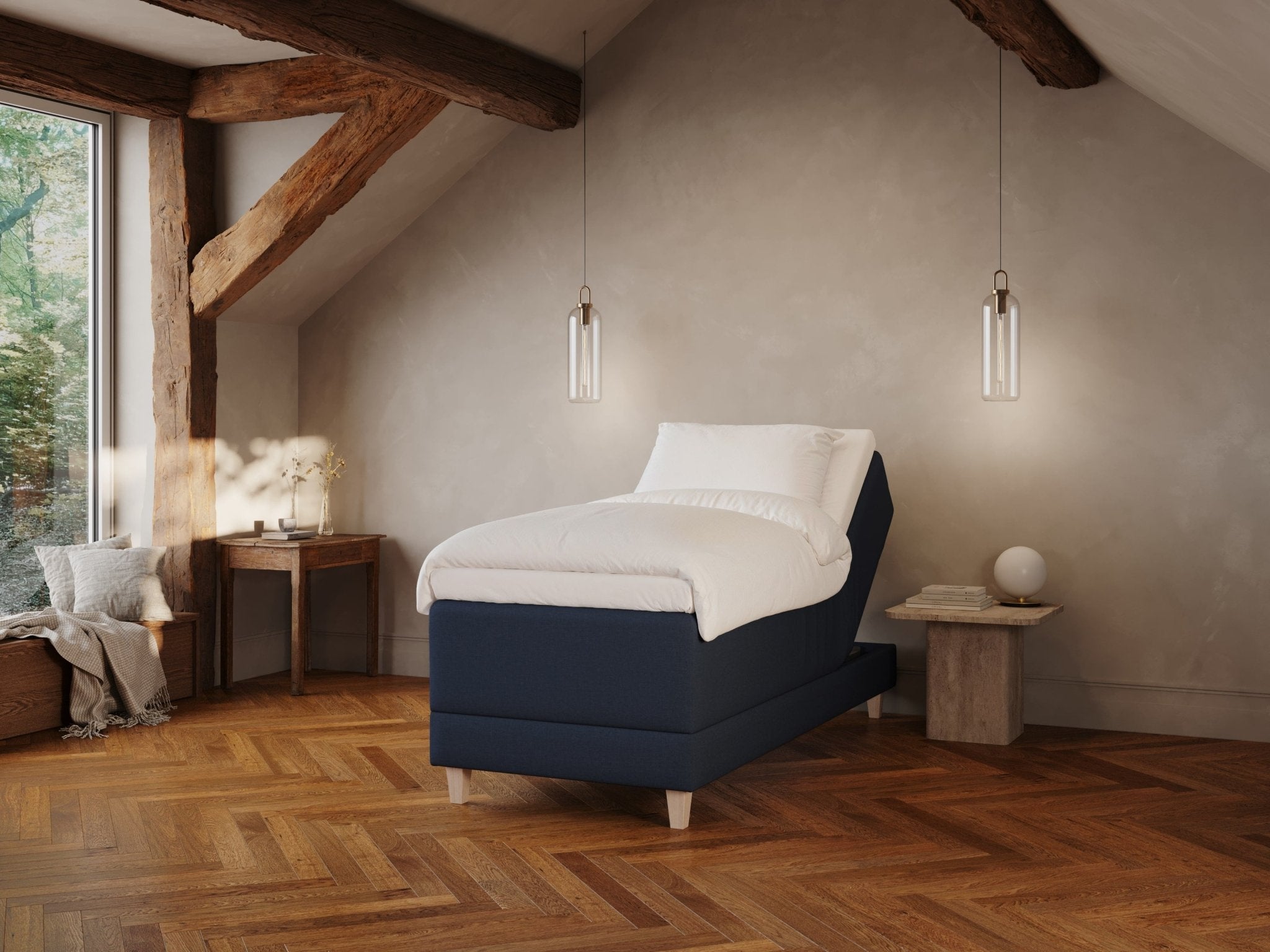 Aura Fjäll 90x210 Mørkeblå Nordic Dream tilbyr senger med skandinavisk design og materialer av høy kvalitet. Opplev perfekt komfort for en god natts søvn. Bestill din i dag!