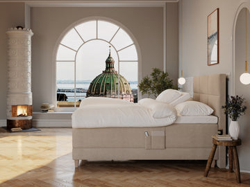 Aura Fjord 160x200 Bouclé latte Nordic Dream tilbyr senger med skandinavisk design og materialer av høy kvalitet. Opplev perfekt komfort for en god natts søvn. Bestill din i dag!