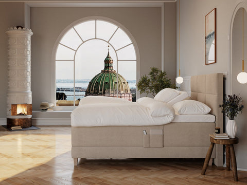 Aura Fjord 160x200 Bouclé latte Nordic Dream tilbyr senger med skandinavisk design og materialer av høy kvalitet. Opplev perfekt komfort for en god natts søvn. Bestill din i dag!