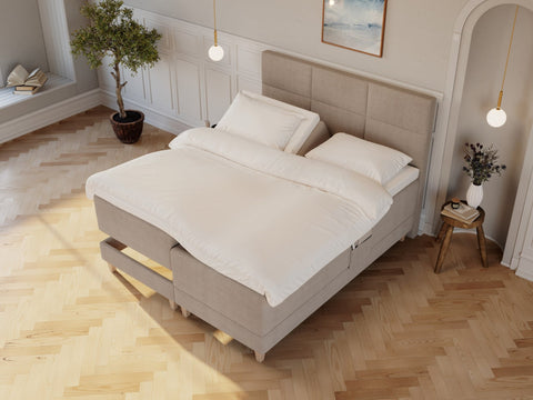 Aura Fjord 160x200 Bouclé latte Nordic Dream tilbyr senger med skandinavisk design og materialer av høy kvalitet. Opplev perfekt komfort for en god natts søvn. Bestill din i dag!