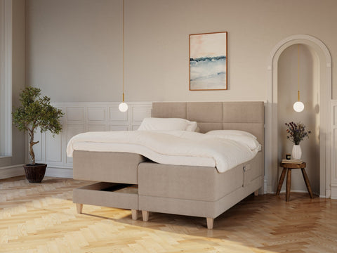 Aura Fjord 180x200 Bouclé latte Nordic Dream tilbyr senger med skandinavisk design og materialer av høy kvalitet. Opplev perfekt komfort for en god natts søvn. Bestill din i dag!