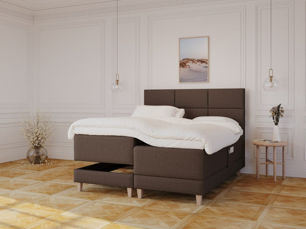 Aura Fjord 180x200 Mørk brun Nordic Dream tilbyr senger med skandinavisk design og materialer av høy kvalitet. Opplev perfekt komfort for en god natts søvn. Bestill din i dag!