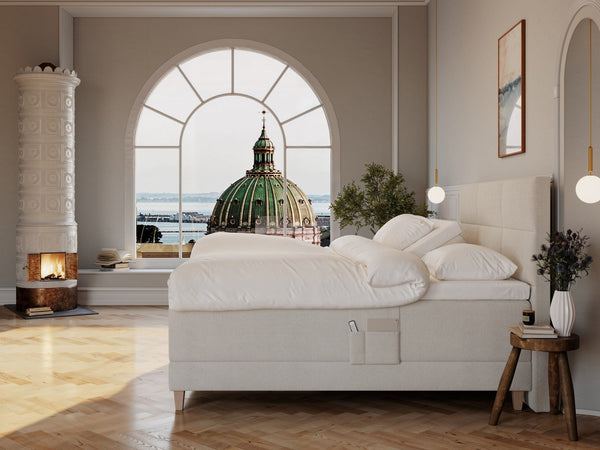 Aura Fjord 210x210 Bouclé cream Nordic Dream tilbyr senger med skandinavisk design og materialer av høy kvalitet. Opplev perfekt komfort for en god natts søvn. Bestill din i dag!