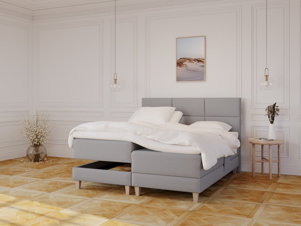 Aura Fjord 210x210 Lysegrå Nordic Dream tilbyr senger med skandinavisk design og materialer av høy kvalitet. Opplev perfekt komfort for en god natts søvn. Bestill din i dag!