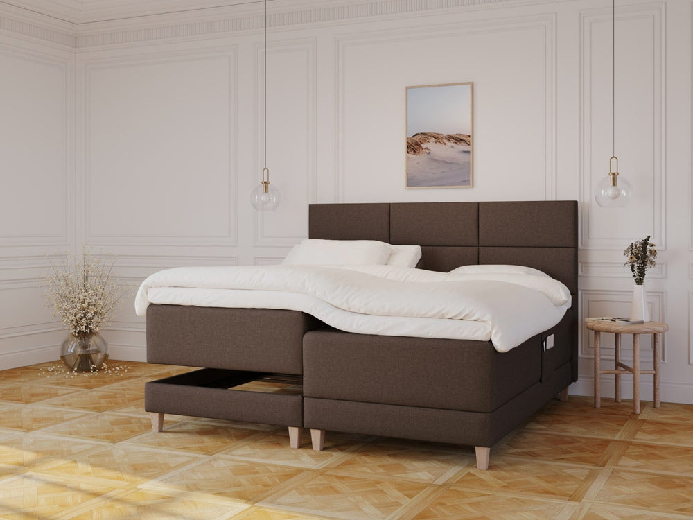 Aura Fjord 210x210 Mørk brun Nordic Dream tilbyr senger med skandinavisk design og materialer av høy kvalitet. Opplev perfekt komfort for en god natts søvn. Bestill din i dag!