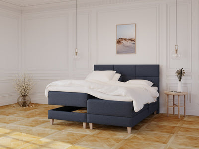 Aura Fjord 210x210 Mørkeblå Nordic Dream tilbyr senger med skandinavisk design og materialer av høy kvalitet. Opplev perfekt komfort for en god natts søvn. Bestill din i dag!