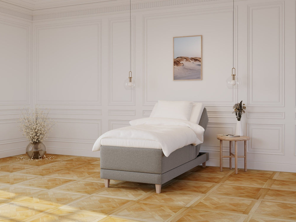 Aura Fjord 80x200 Lysegrå Nordic Dream tilbyr senger med skandinavisk design og materialer av høy kvalitet. Opplev perfekt komfort for en god natts søvn. Bestill din i dag!