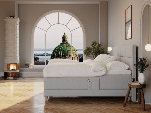 Aura Nordlys 180x200 Lysegrå Nordic Dream tilbyr senger med skandinavisk design og materialer av høy kvalitet. Opplev perfekt komfort for en god natts søvn. Bestill din i dag!