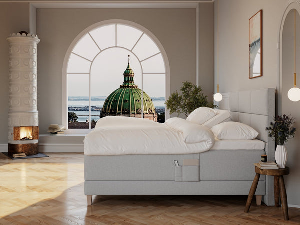 Aura Nordlys 210x210 Lysegrå Nordic Dream tilbyr senger med skandinavisk design og materialer av høy kvalitet. Opplev perfekt komfort for en god natts søvn. Bestill din i dag!