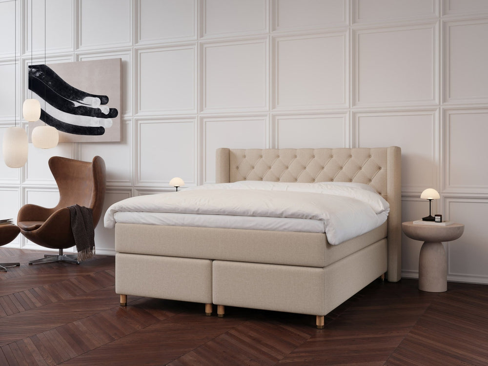 Eira Fjäll 180x200 Sand Nordic Dream tilbyr senger med skandinavisk design og materialer av høy kvalitet. Opplev perfekt komfort for en god natts søvn. Bestill din i dag!