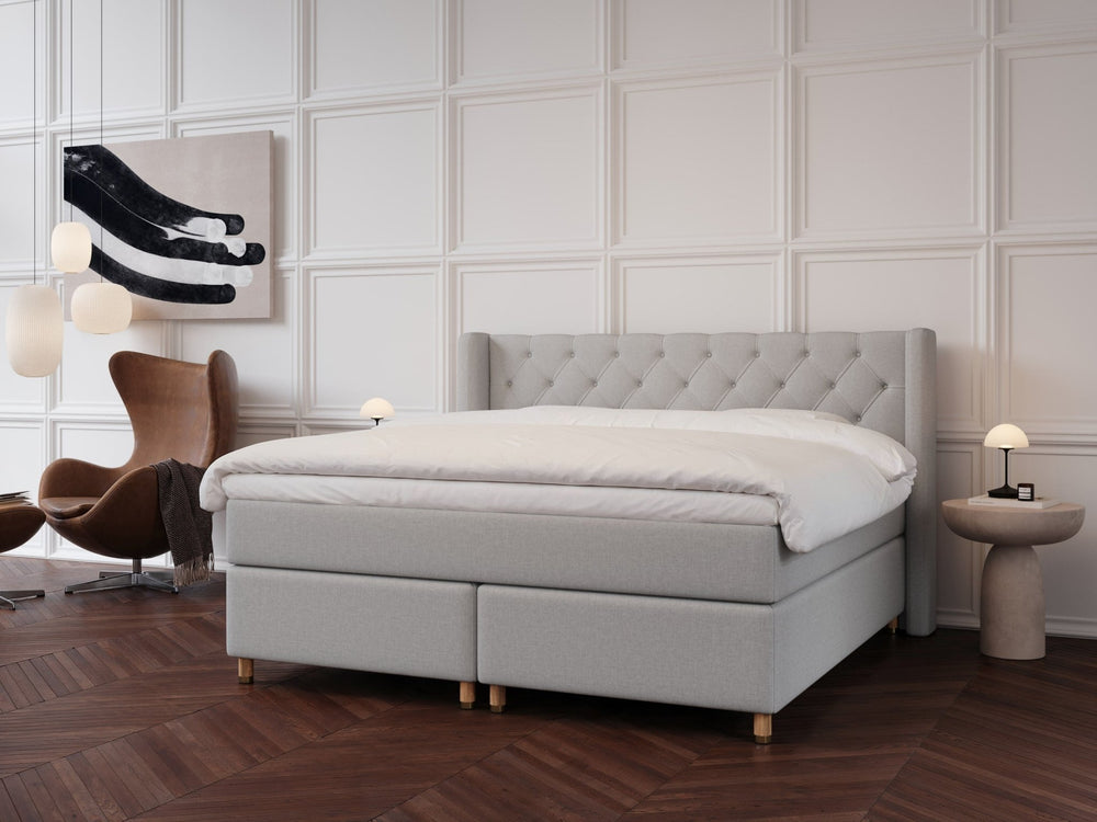 Eira Fjäll 210x210 Lysegrå Nordic Dream tilbyr senger med skandinavisk design og materialer av høy kvalitet. Opplev perfekt komfort for en god natts søvn. Bestill din i dag!