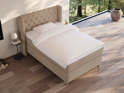 Eira Fjord 140x200 Bouclé latte Nordic Dream tilbyr senger med skandinavisk design og materialer av høy kvalitet. Opplev perfekt komfort for en god natts søvn. Bestill din i dag!