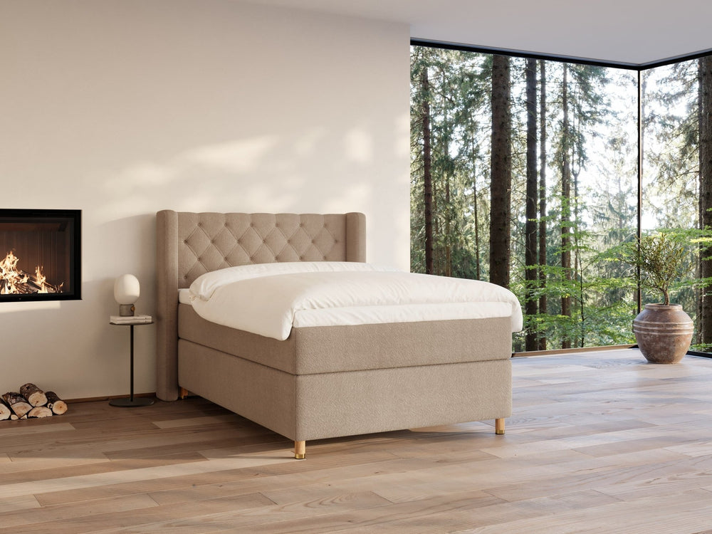 Eira Fjord 140x200 Bouclé latte Nordic Dream tilbyr senger med skandinavisk design og materialer av høy kvalitet. Opplev perfekt komfort for en god natts søvn. Bestill din i dag!