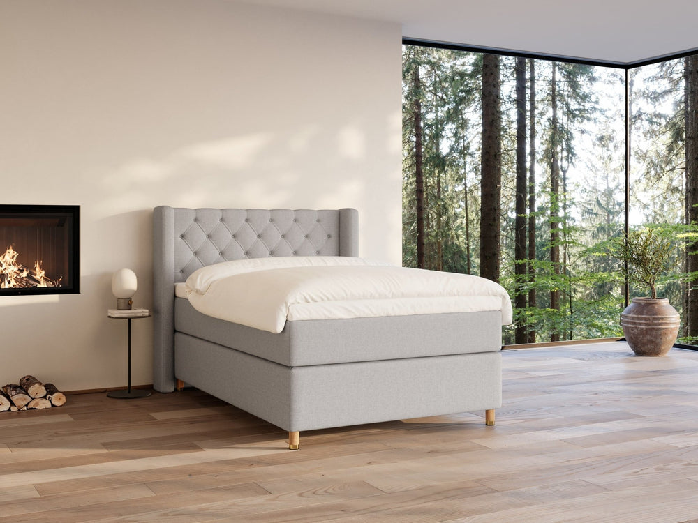 Eira Fjord 140x200 Lysegrå Nordic Dream tilbyr senger med skandinavisk design og materialer av høy kvalitet. Opplev perfekt komfort for en god natts søvn. Bestill din i dag!