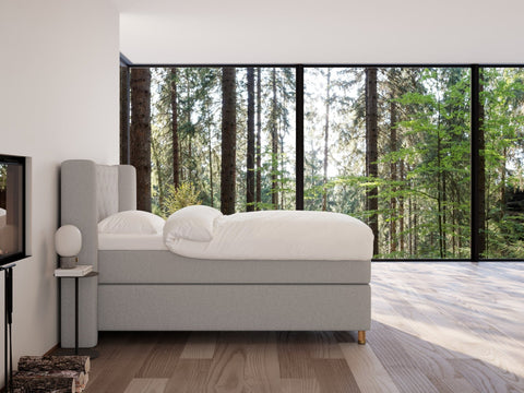Eira Fjord 140x200 Lysegrå Nordic Dream tilbyr senger med skandinavisk design og materialer av høy kvalitet. Opplev perfekt komfort for en god natts søvn. Bestill din i dag!