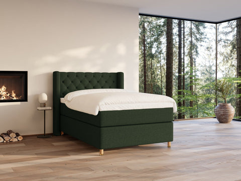Eira Fjord 140x200 Mørkegrøn Nordic Dream tilbyr senger med skandinavisk design og materialer av høy kvalitet. Opplev perfekt komfort for en god natts søvn. Bestill din i dag!