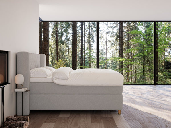 Eira Fjord 160x200 Lysegrå Nordic Dream tilbyr senger med skandinavisk design og materialer av høy kvalitet. Opplev perfekt komfort for en god natts søvn. Bestill din i dag!