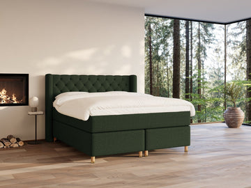Eira Fjord 160x200 Mørkegrøn Nordic Dream tilbyr senger med skandinavisk design og materialer av høy kvalitet. Opplev perfekt komfort for en god natts søvn. Bestill din i dag!