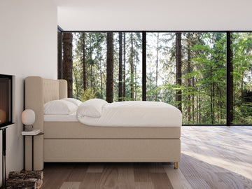 Eira Fjord 160x200 Sand Nordic Dream tilbyr senger med skandinavisk design og materialer av høy kvalitet. Opplev perfekt komfort for en god natts søvn. Bestill din i dag!