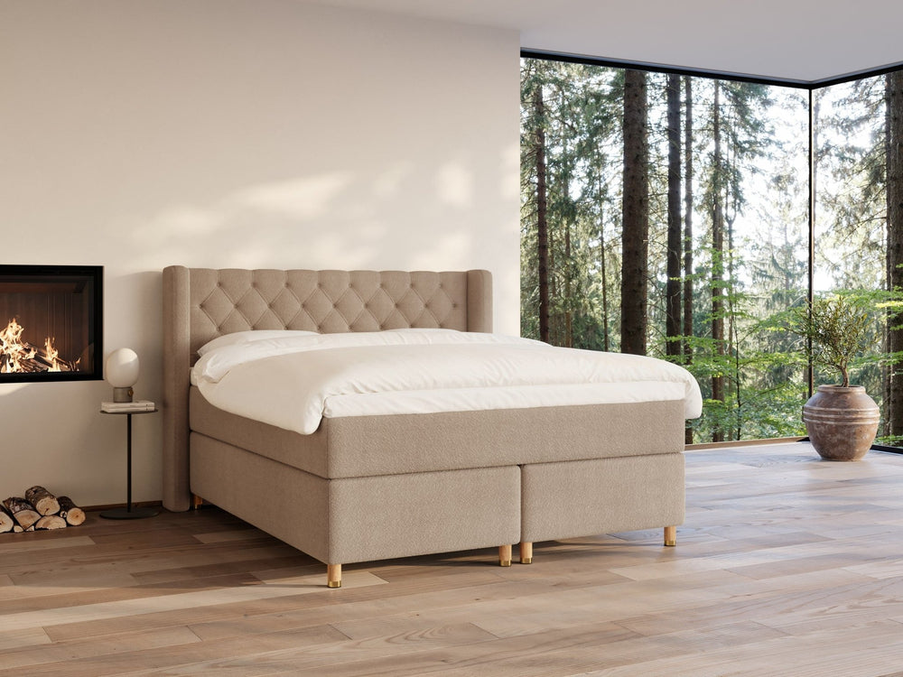 Eira Fjord 180x200 Bouclé latte Nordic Dream tilbyr senger med skandinavisk design og materialer av høy kvalitet. Opplev perfekt komfort for en god natts søvn. Bestill din i dag!