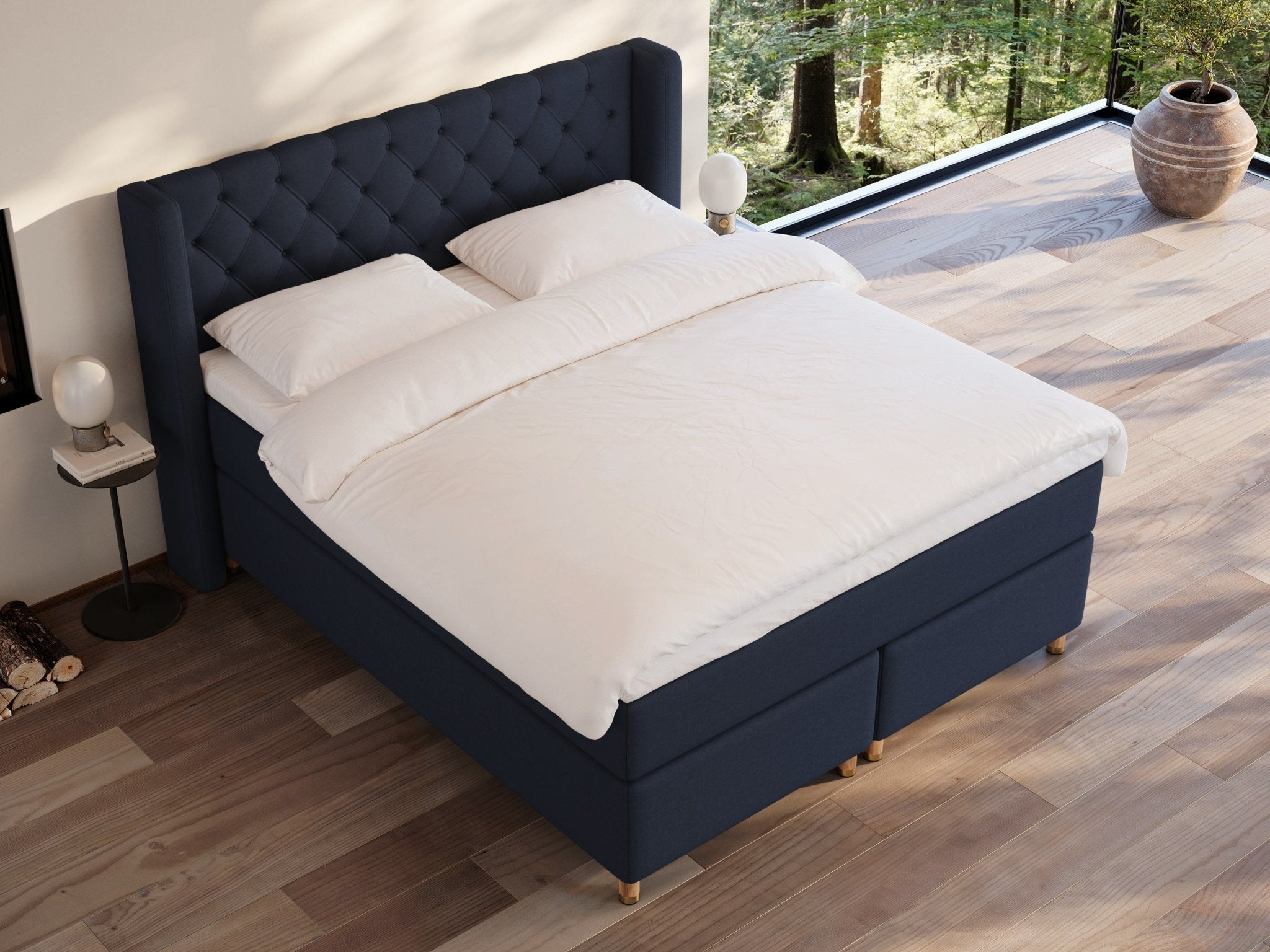 Eira Fjord 180x200 Mørkeblå Nordic Dream tilbyr senger med skandinavisk design og materialer av høy kvalitet. Opplev perfekt komfort for en god natts søvn. Bestill din i dag!