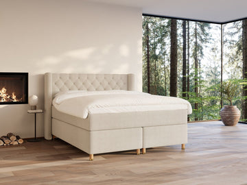Eira Fjord 180x210 Bouclé cream Nordic Dream tilbyr senger med skandinavisk design og materialer av høy kvalitet. Opplev perfekt komfort for en god natts søvn. Bestill din i dag!