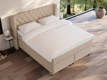 Eira Fjord 180x210 Sand Nordic Dream tilbyr senger med skandinavisk design og materialer av høy kvalitet. Opplev perfekt komfort for en god natts søvn. Bestill din i dag!