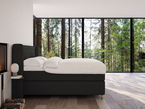 Eira Fjord 210x210 Antrasitt Nordic Dream tilbyr senger med skandinavisk design og materialer av høy kvalitet. Opplev perfekt komfort for en god natts søvn. Bestill din i dag!