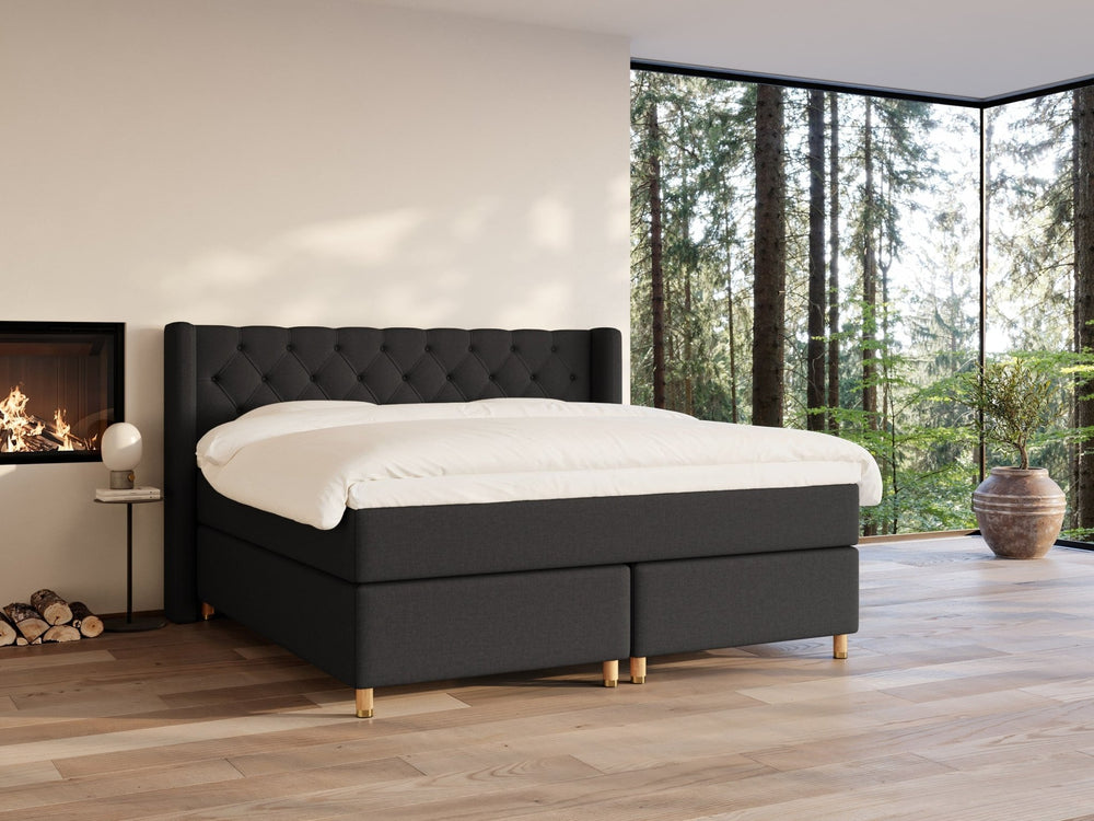 Eira Fjord 210x210 Antrasitt Nordic Dream tilbyr senger med skandinavisk design og materialer av høy kvalitet. Opplev perfekt komfort for en god natts søvn. Bestill din i dag!