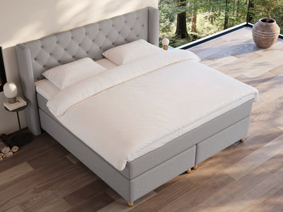 Eira Fjord 210x210 Lysegrå Nordic Dream tilbyr senger med skandinavisk design og materialer av høy kvalitet. Opplev perfekt komfort for en god natts søvn. Bestill din i dag!