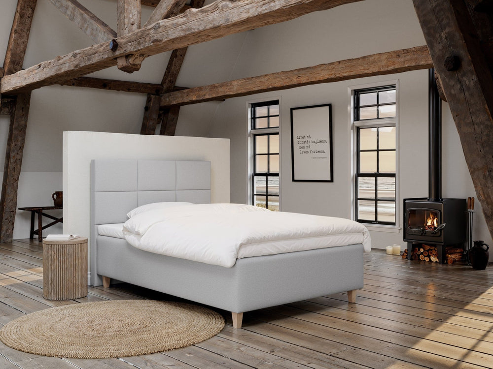 Freja Älv 120x200 Lysegrå Nordic Dream tilbyr senger med skandinavisk design og materialer av høy kvalitet. Opplev perfekt komfort for en god natts søvn. Bestill din i dag!