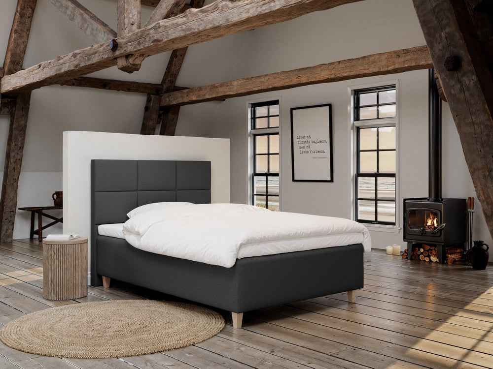 Freja Älv 140x200 Antrasitt Nordic Dream tilbyr senger med skandinavisk design og materialer av høy kvalitet. Opplev perfekt komfort for en god natts søvn. Bestill din i dag!