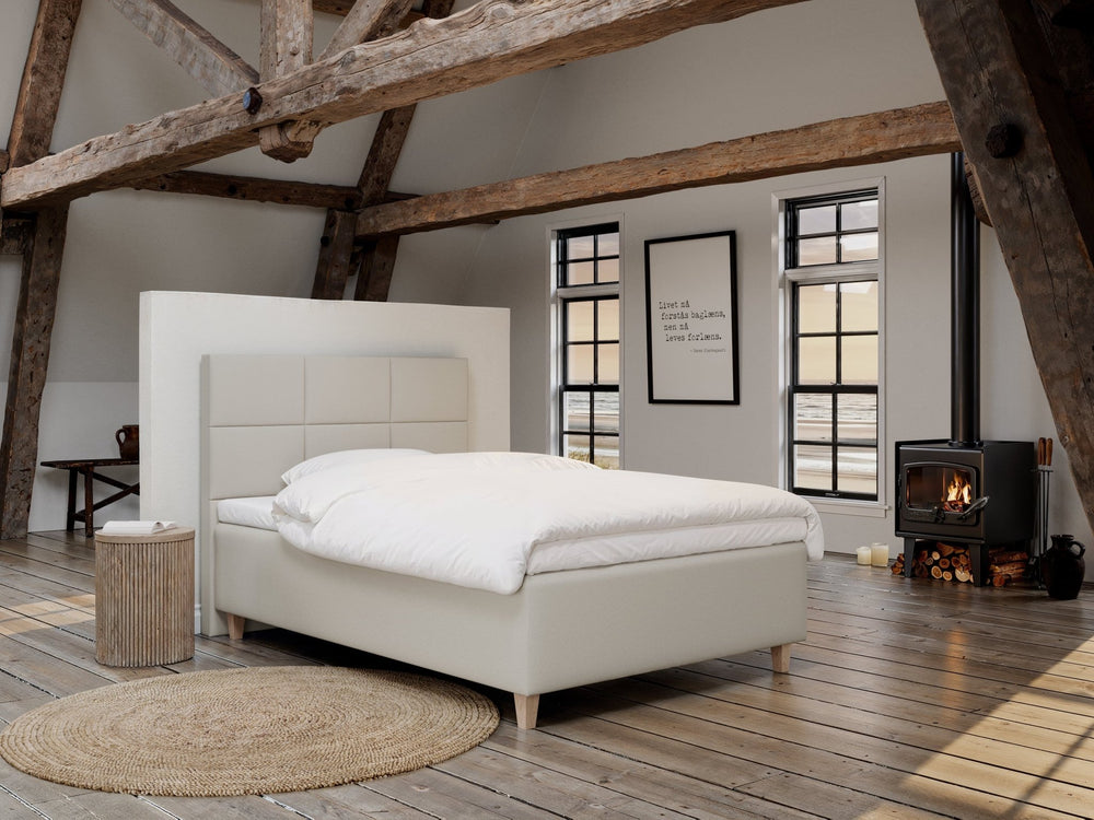 Freja Älv 140x210 Sand Nordic Dream tilbyr senger med skandinavisk design og materialer av høy kvalitet. Opplev perfekt komfort for en god natts søvn. Bestill din i dag!