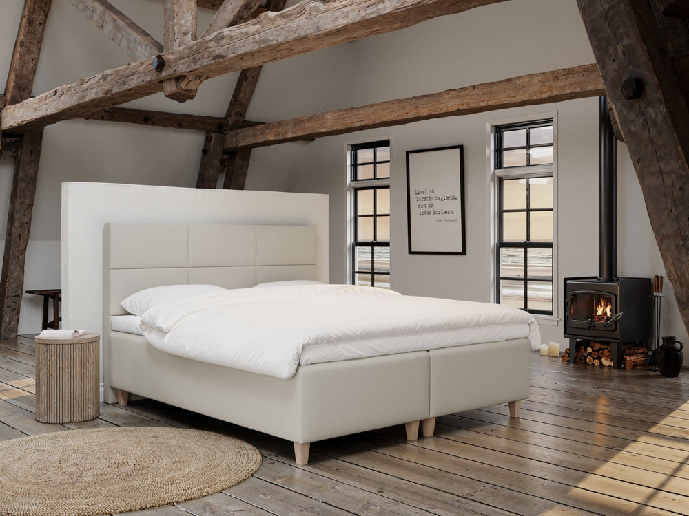 Freja Älv 160x200 Sand Nordic Dream tilbyr senger med skandinavisk design og materialer av høy kvalitet. Opplev perfekt komfort for en god natts søvn. Bestill din i dag!