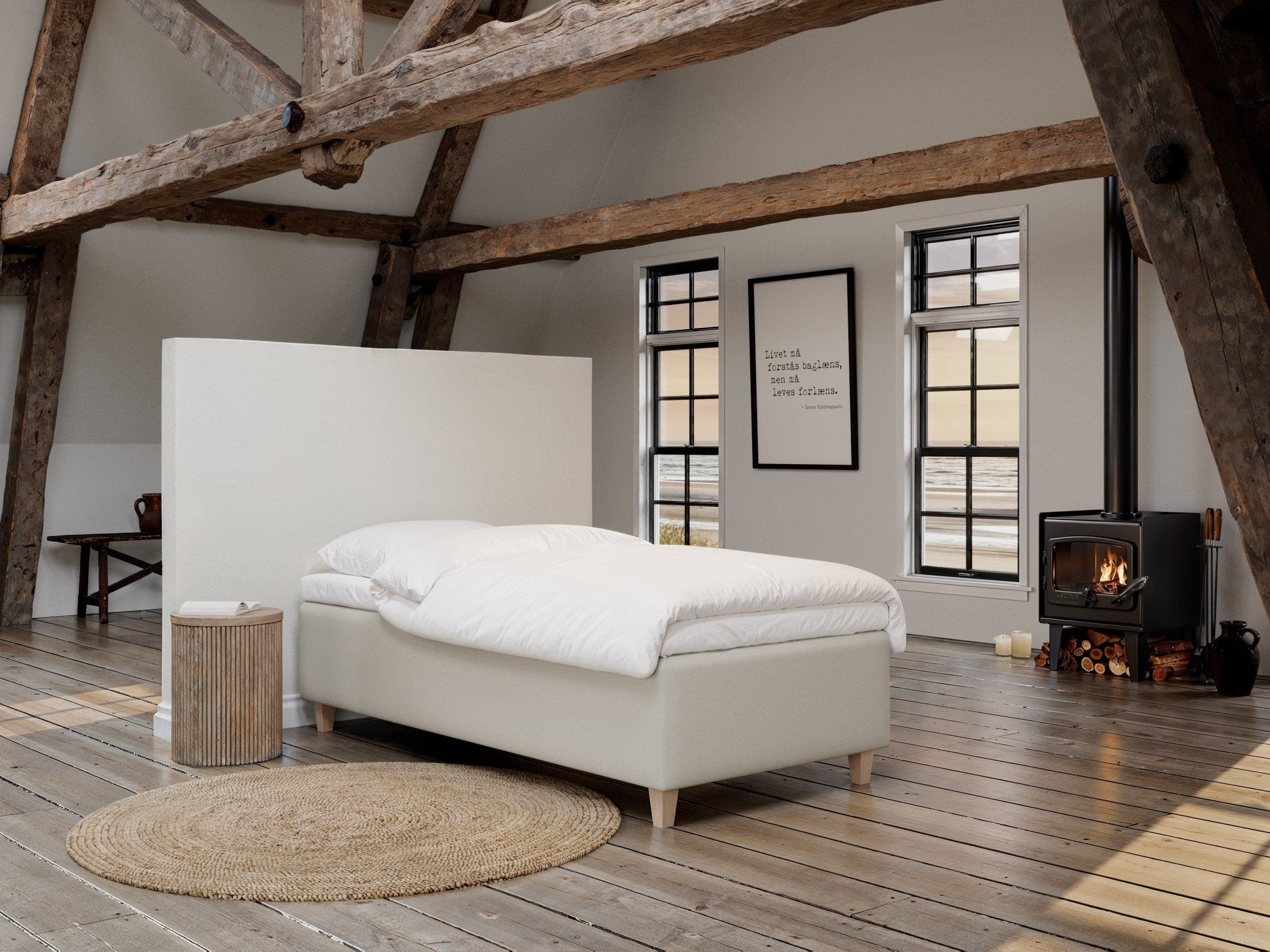 Freja Älv 90x200 Sand Nordic Dream tilbyr senger med skandinavisk design og materialer av høy kvalitet. Opplev perfekt komfort for en god natts søvn. Bestill din i dag!